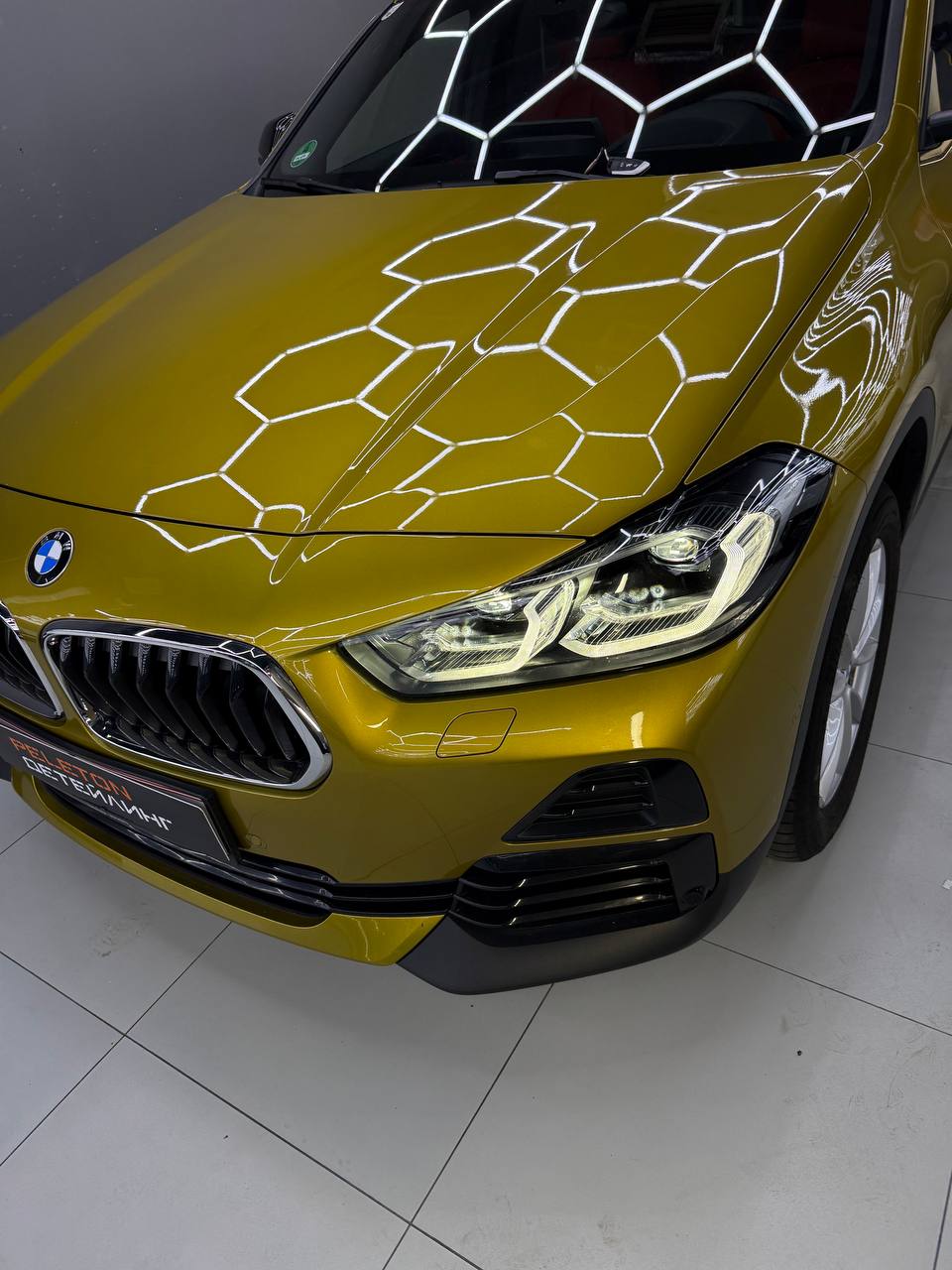 Полировка, керамика и химчистка с разбором BMW X2: спортивный купе-кроссовер в идеальном состоянии